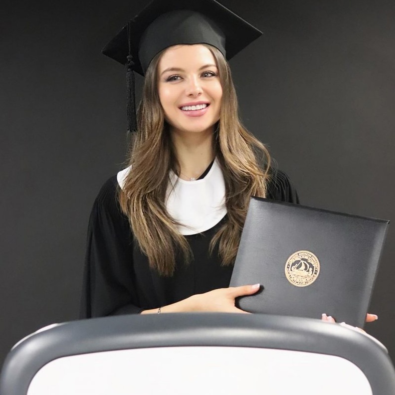 أسلوب مايا رعيدي الجمالي البسيط