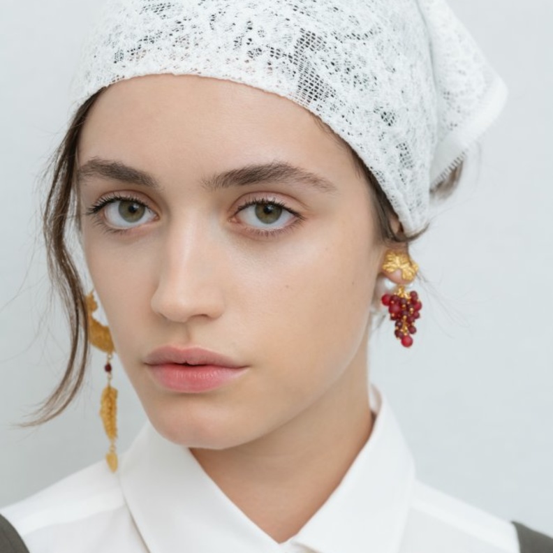 مكياج العارضات كان بتوقيع المدير الفني للإبداع والصورة لدى ديور Dior بيتر فيليبس