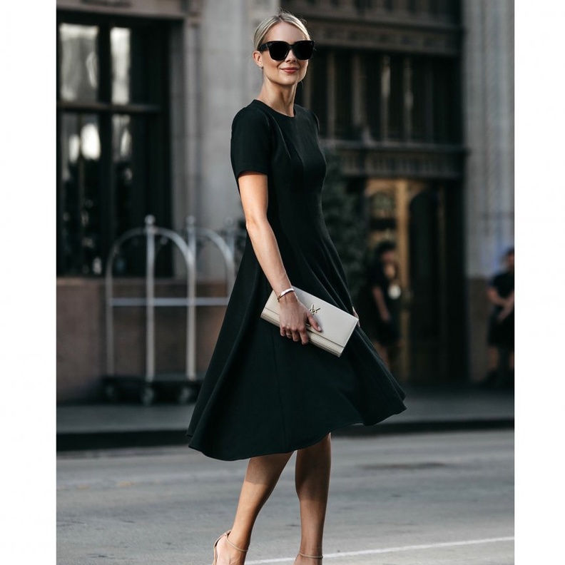  تصاميم فساتين ناعمة باللون الأسود اعتمديها لاجتماعات العمل