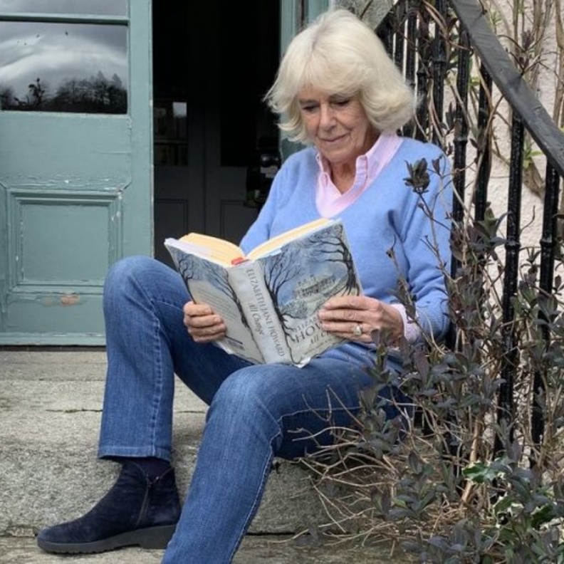 5 كتب رشحتها لكم سيدات العائلة المالكة البريطانية