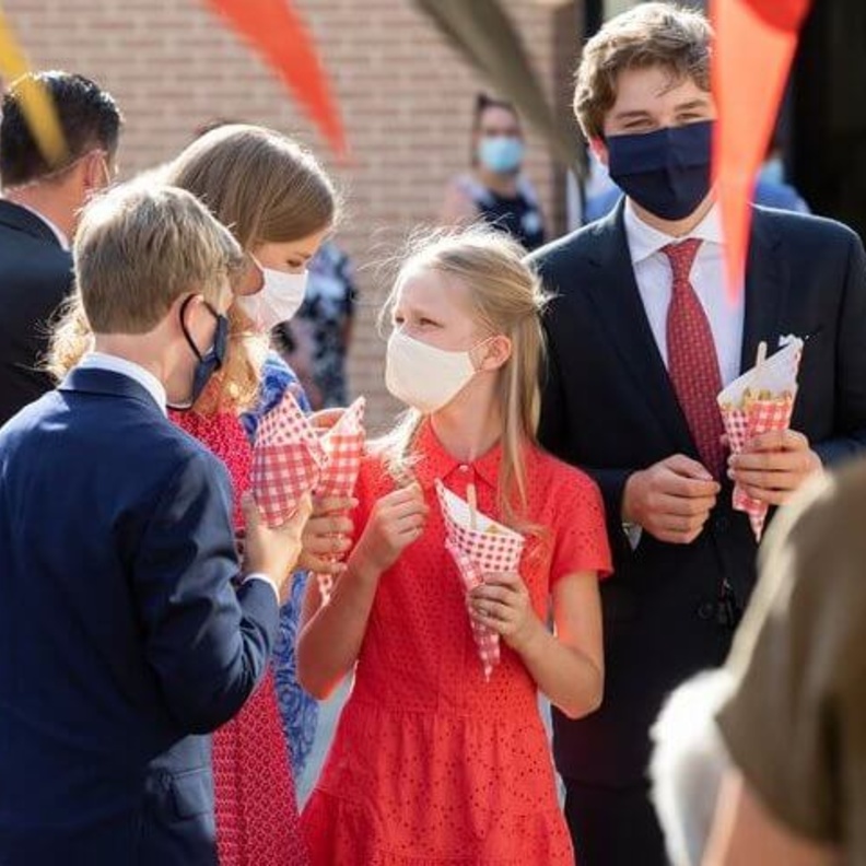 العائلة الملكية البلجيكية تزور دارا للمسنين