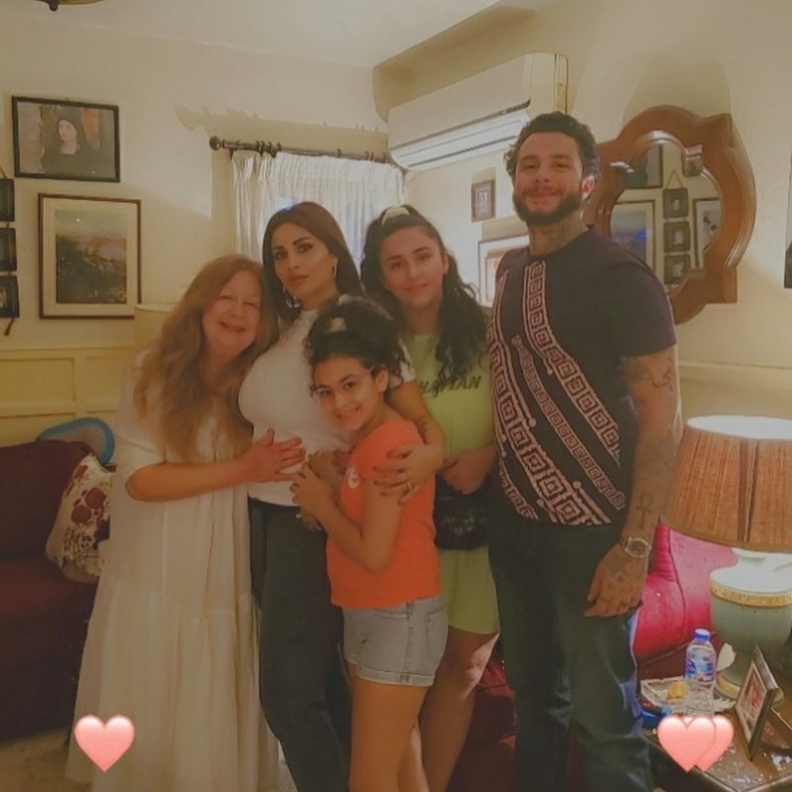 سمية الألفي وابنيها 