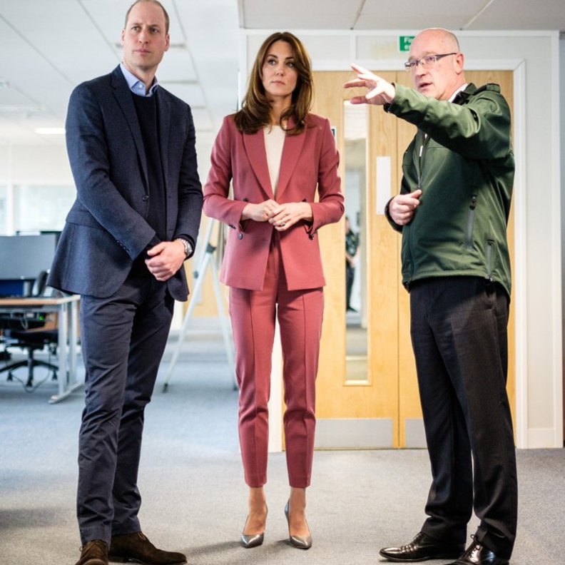  تألقت كيت ببدلة باللون الزهري من ماركة Autograph