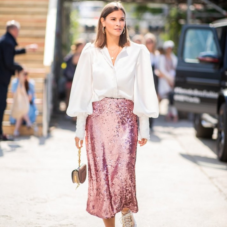  إختاري القميص مع التنورة الميدي