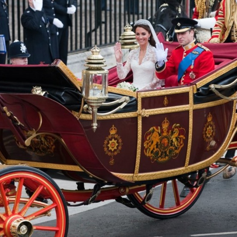 عربات الخيول الملكية.. تقليد ملكي حرمت منه الأميرة بياتريس في يوم عٌرسها