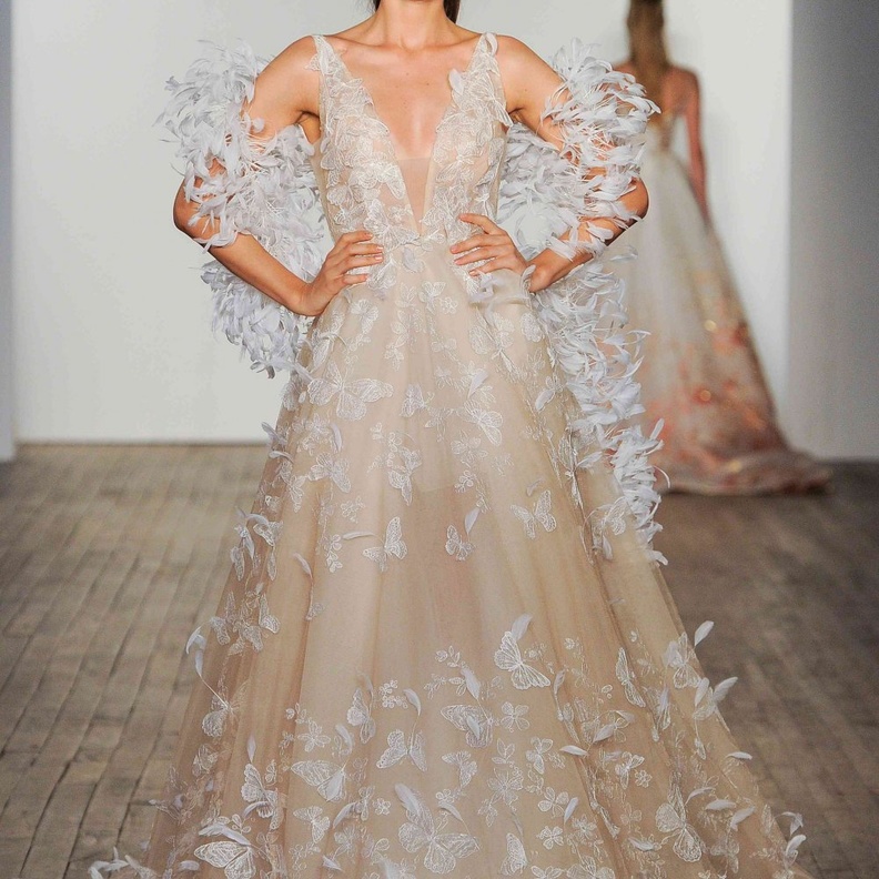 فستان من lazaro