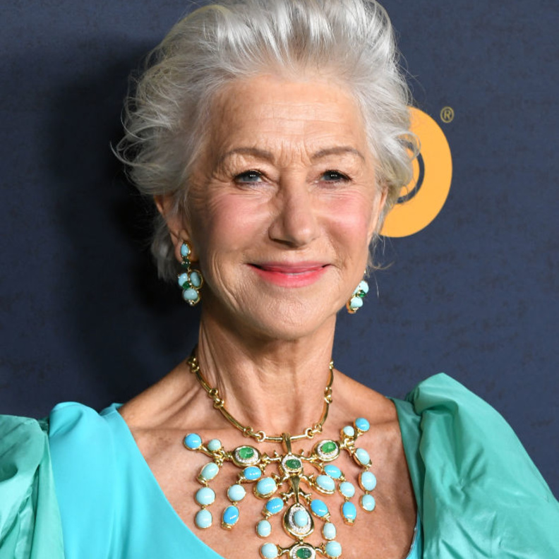 أناقة هيلين ميرين بقلادة من ديفيد ويب David Webb