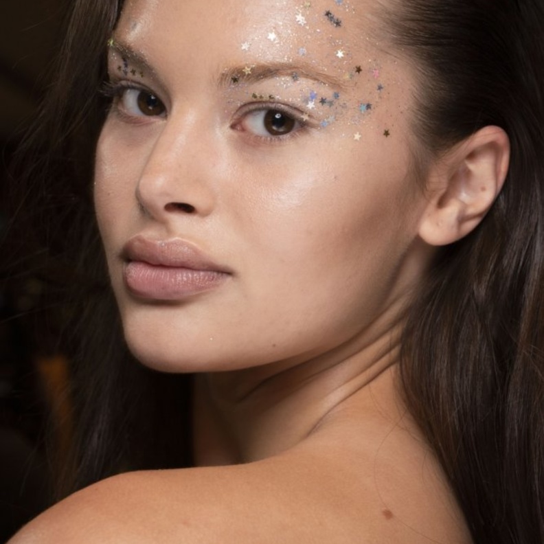 اكسسوارات متناثرة بأسلوب Christian Cowan