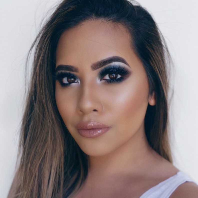 اجمل مكياج سموكي كحلي جريء لعروس عيد الاضحي 2020