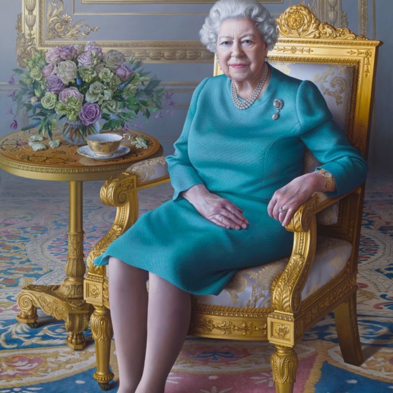 تعليق ساخر للملكة إليزابيث.. بعد إزاحة الستار عن بورتريه جديد لها عبر الفيديو