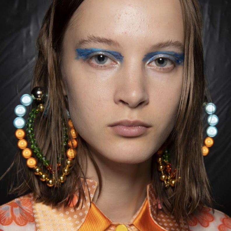 ظلال عيون أزرق مميز بأسلوب دار Shuting Qiu 