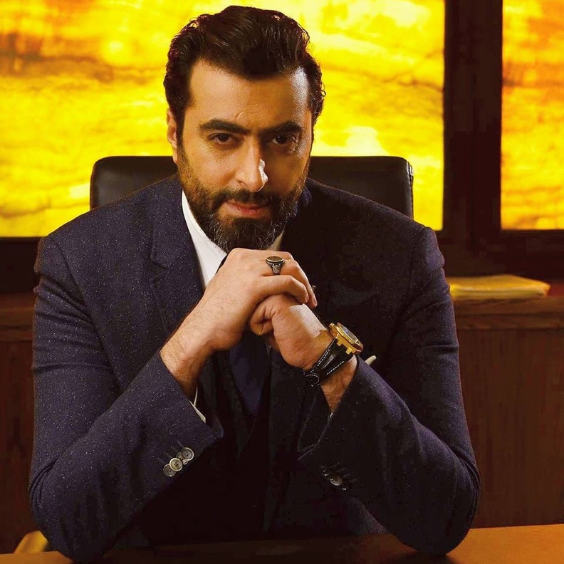 النجوم ينعون الطبيب محمد مشالي