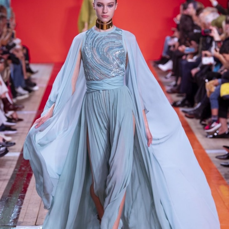 اجمل موديلات فساتين سهرة لعيد الاضحى 2020 بأسلوب الكاب من Elie Saab