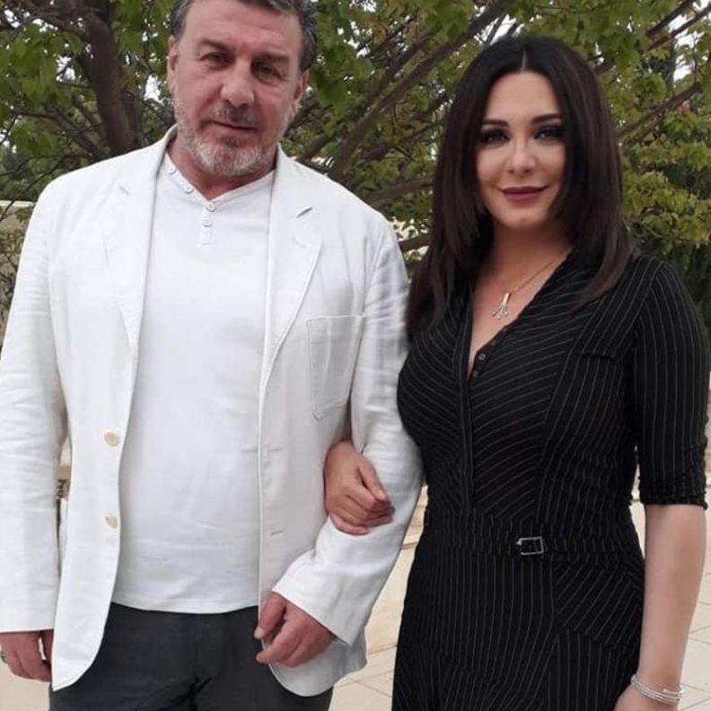  سلاف فواخرجي وزوجها