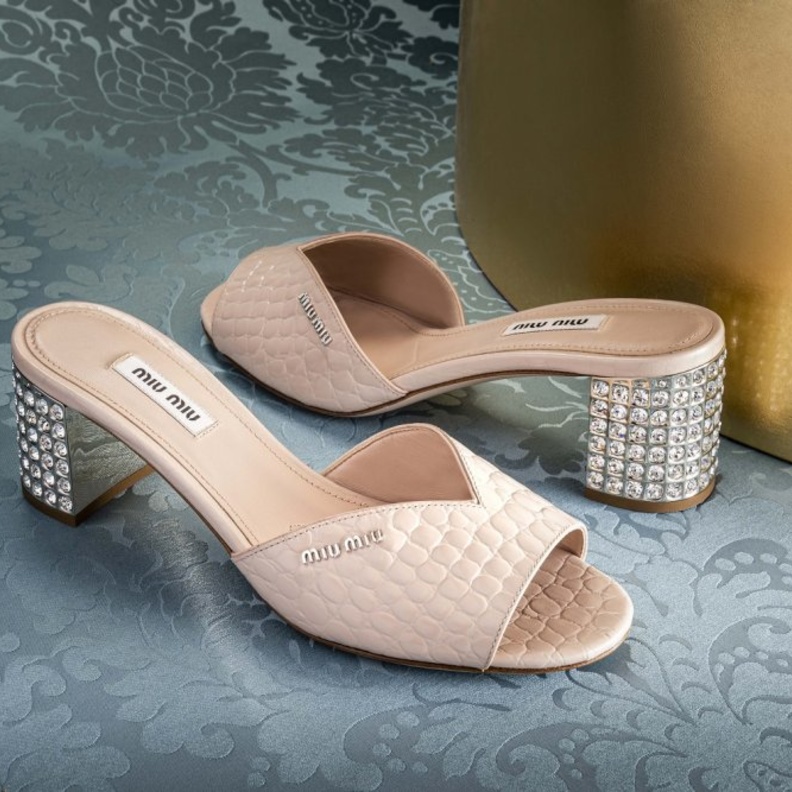 مجموعة مزينة بالكريستال من Miu Miu بمناسبة عيد الأضحى