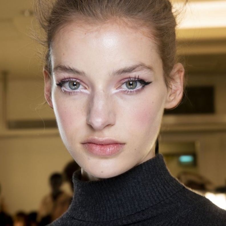 مكياج عيون صيفي بالكحل الابيض في عيد الاضحى 2020