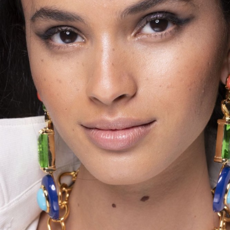 افضل درجات احمر الشفاه النيود الطبيعي من Brandon Maxwell