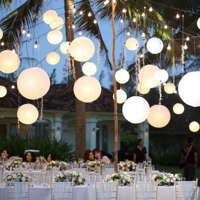  اضواء الزينة بالمصابيح الصينية في حفلات الخطوبة المفتوحة