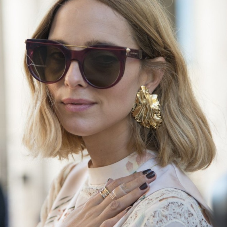  زيني اطلالاتك بأقراط ذهبية ذات تصميم لافت