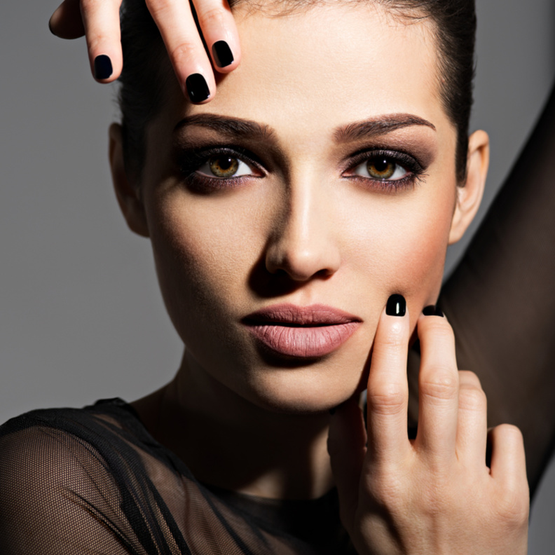  مكياج عيون سموكي أسود لمناسبة العيد