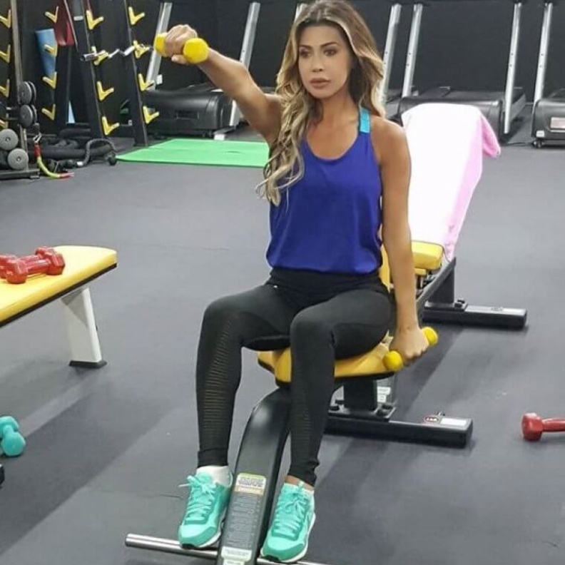  نوال الزغبي تمارس تمارين رفع الأثقال