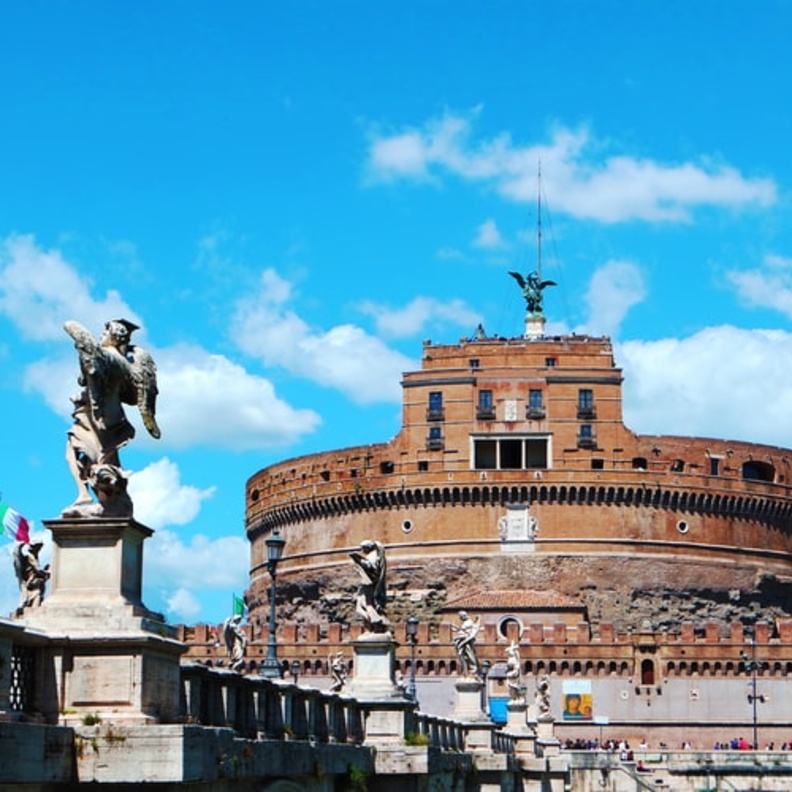  قلعة سانت أنجلو Castel Sant'Angelo Michele Bitetto
