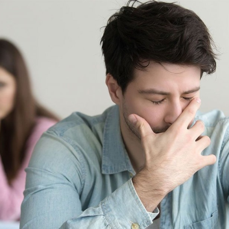  الزوج النكدي يتعامل مع العالم ومعك على أنه ضحية