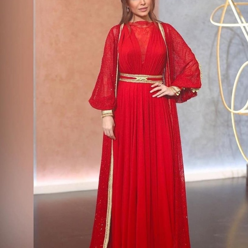 صور اجمل اطلالات يارا بفساتين من اللون الاحمر