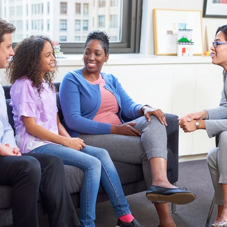 دراسة تبشر بضعف انتقال كورونا بين أفراد العائلة الواحدة