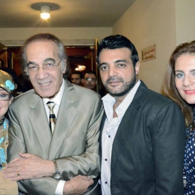 محمود ياسين مع عائلته