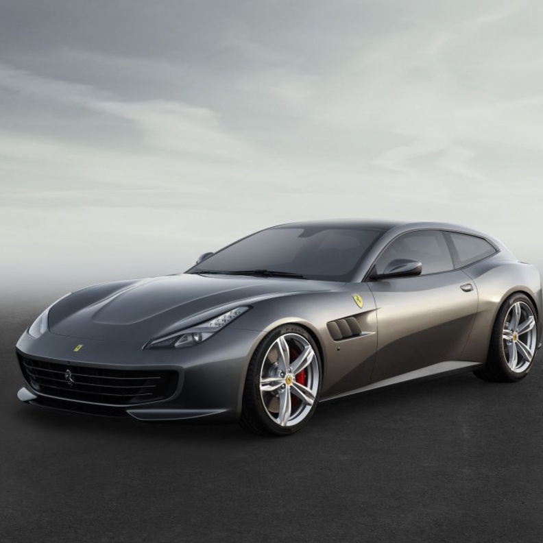 فيراري تختبر GTC4Lusso على الطرقات للمرة الأولى