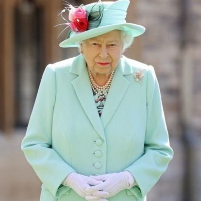  حسابات العائلة الملكية تعزي الشعب اللبناني