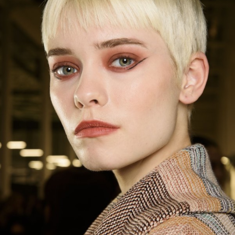 خطوات تطبيق مكياج عيون مرجاني مع الايلاينر من Missoni