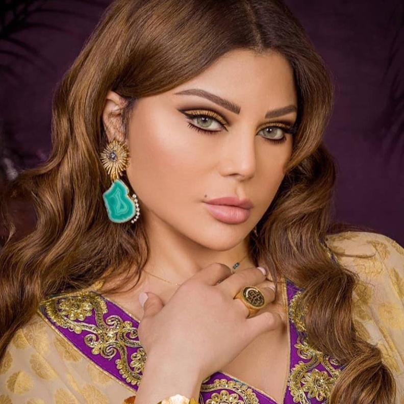 مكياج عيون ملون