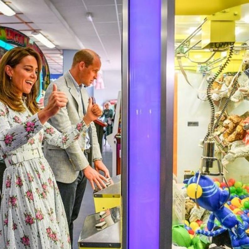 بفيديو طريف.. كيت ميدلتون تعشق روح المنافسة وتحاول أن تفوز في لعبة "أركيد"