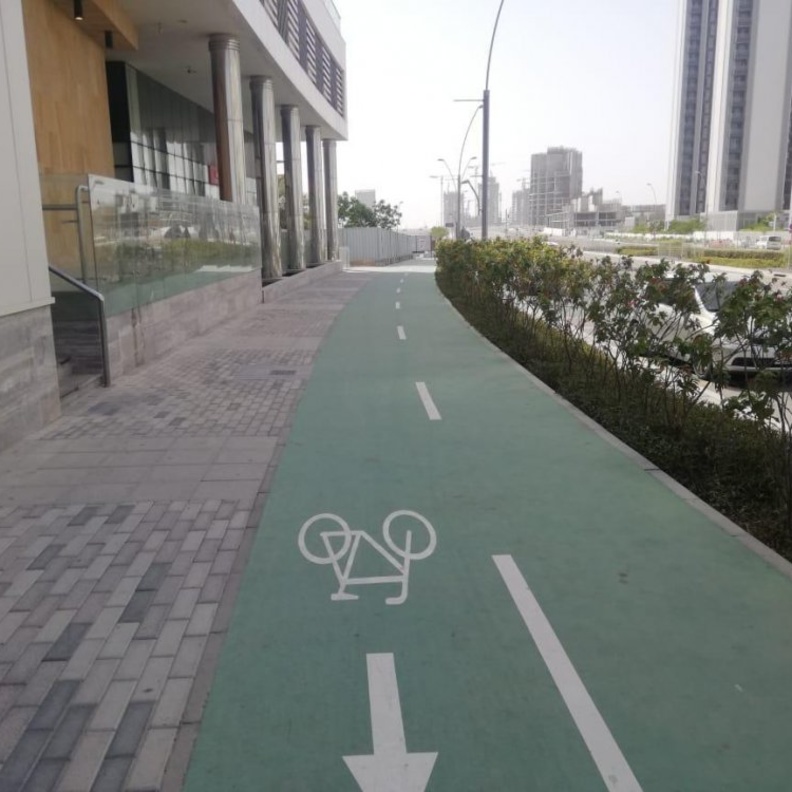 بلدية أبوظبي تقوم بإنشاء وتطوير ممرات مشاة رياضية ومسارات دراجات هوائية