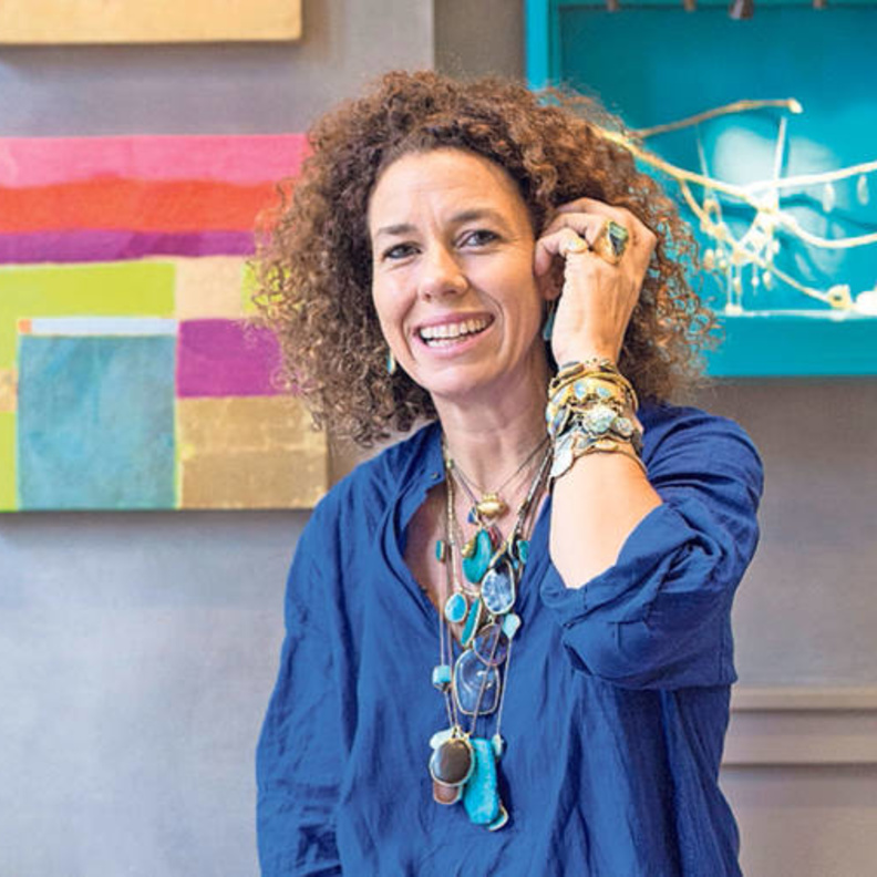 بيبا سمول.. مصممة مجوهرات بريطانية جعلت من حرفتها رسالة إنسانية