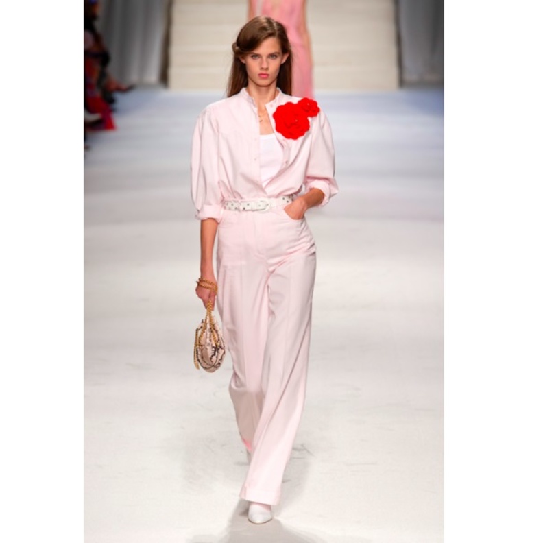 الجمبسوت المزين بالترتر من Saint Laurent