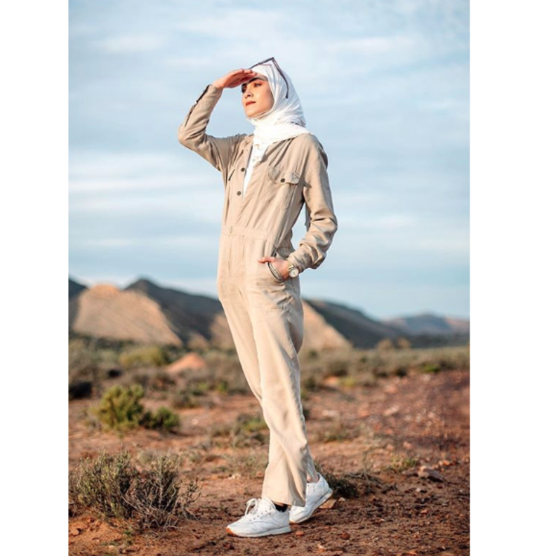 طرق ارتداء الجمبسوت للمحجبات