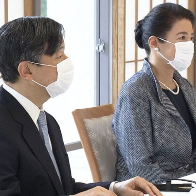  إمبراطور وإمبراطورة اليابان يتابعان وضع محافظة كوماموتو