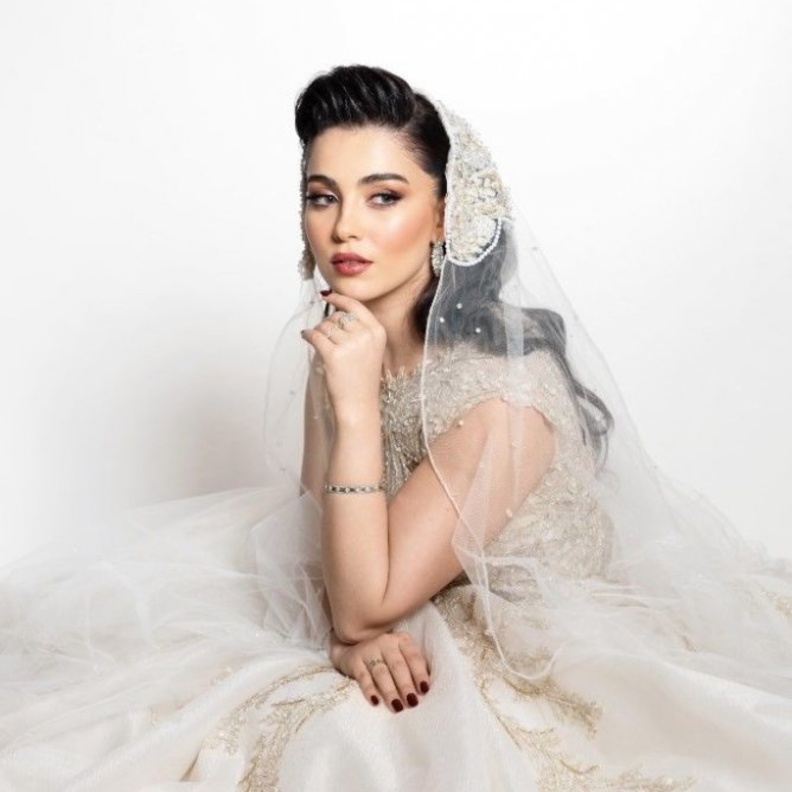 لقطة لعروس بكاميرا المصورة السعودية عائشه الرويس