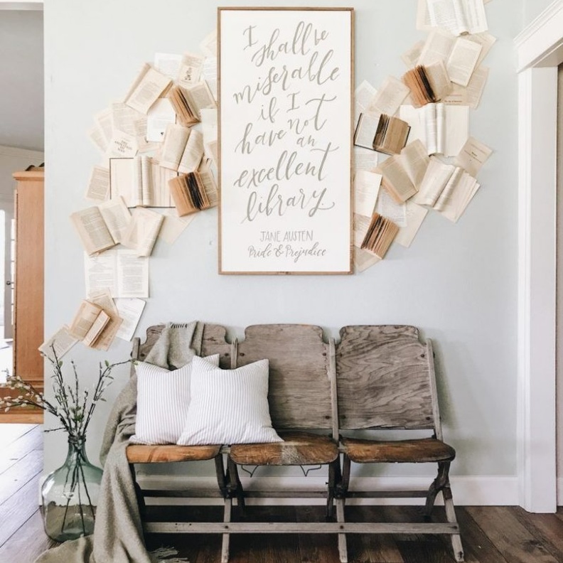 أثاث خشبي فينتاج في ديكور مدخل منزل عصري