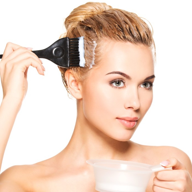 نصائح هامة قبل تطبيق صبغة الشعر في المنزل