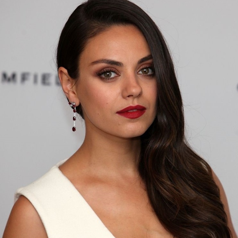  إطلالة كلاسيكية جذابة بأسلوب ميلا