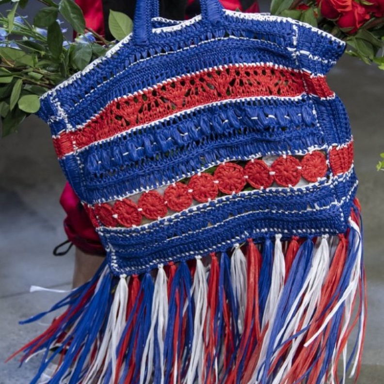 احدث موديلات حقائب مع الشراريب الطويلة من Prabal Gurung