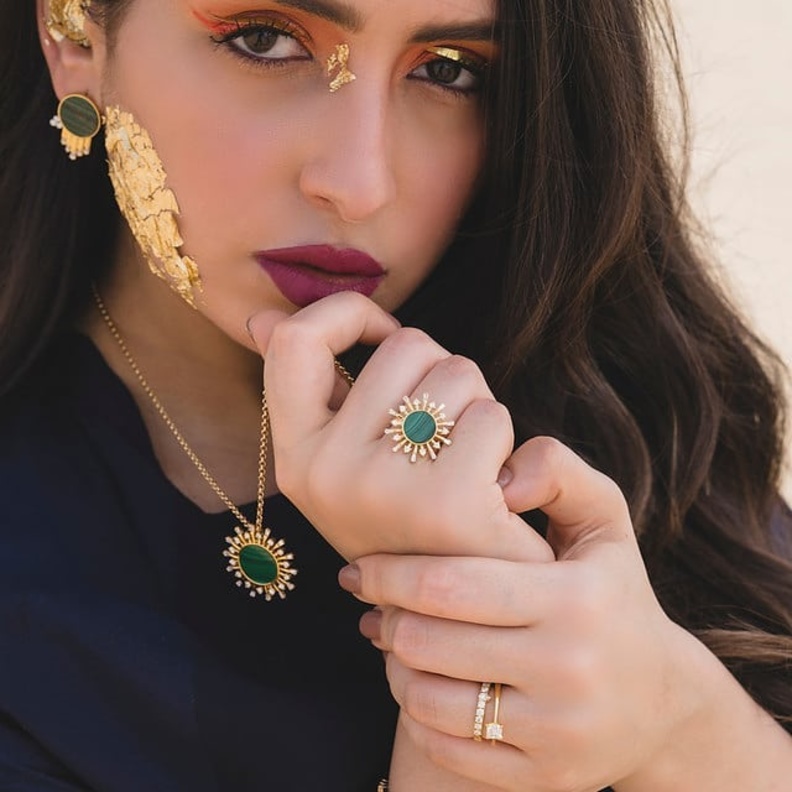 مجوهرات مستوحاة من الطبيعة من علامة قلادة