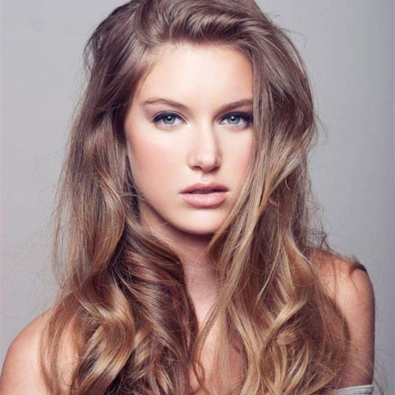  لون صبغات الشعر المناسبة للبشرة البيضاء والعيون العسلية