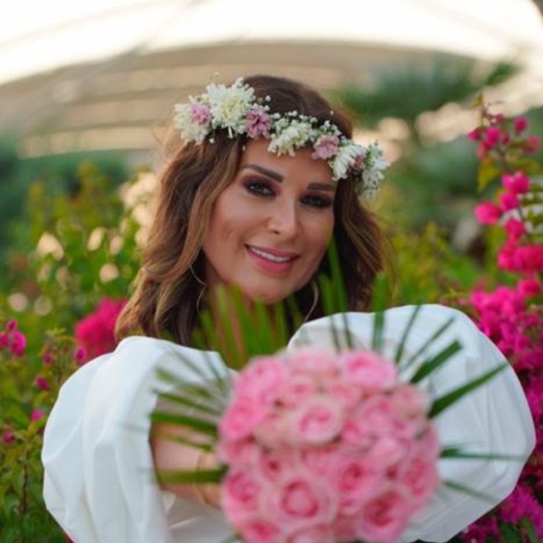  العروس وباقة زفافها