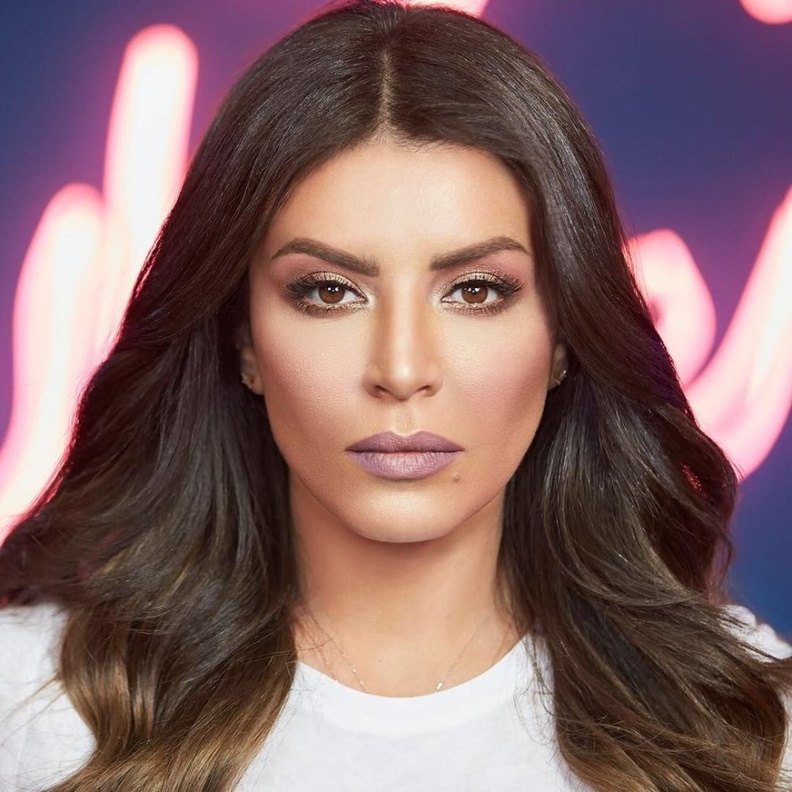 أدخلي اللون الفضي على مكياج العيون لطلة جريئة من وحي بشوشة