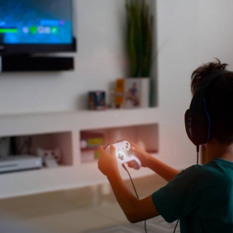 خطر إدمان الأطفال للأجهزة الإلكترونية في ظل جائحة كورونا